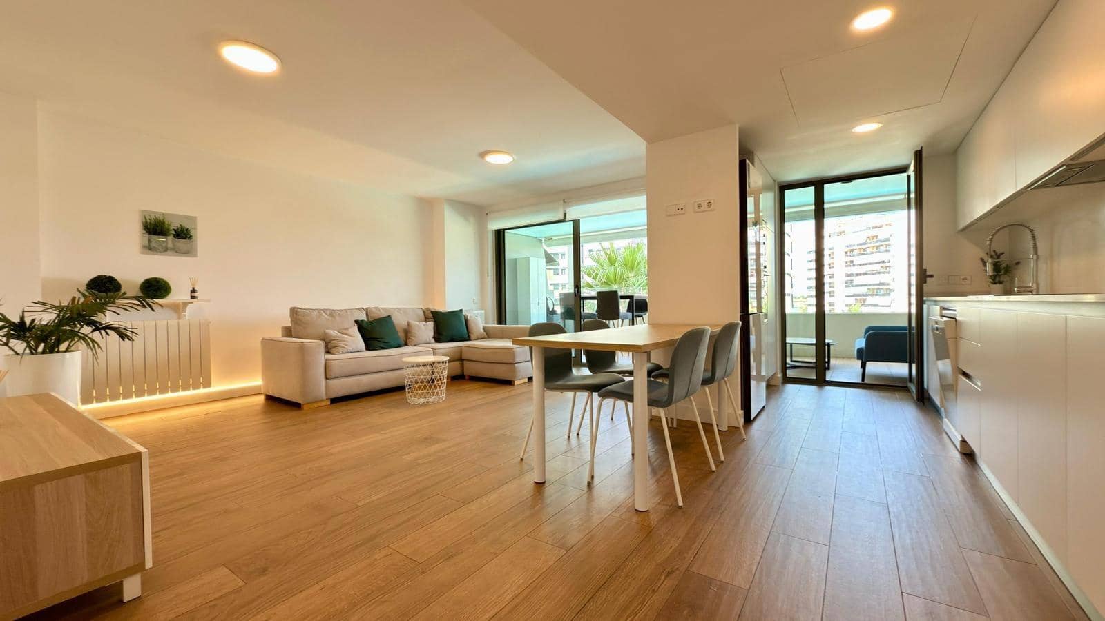 3 slaapkamer Flat te huur in Playa de San Juan met zwembad garage - € 2.700 (Ref: 9449414)