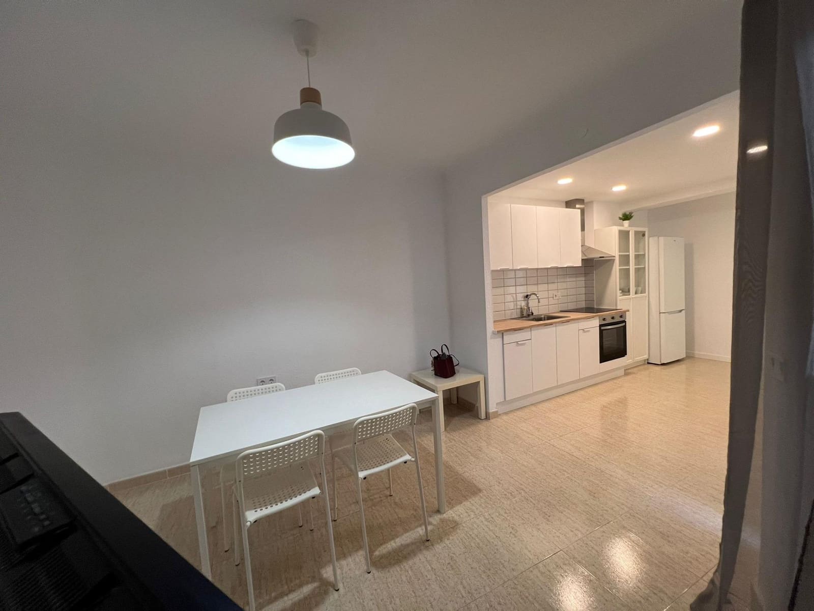 4 quarto Apartamento para arrendar em Alicante cidade - 1 300 € (Ref: 9450242)