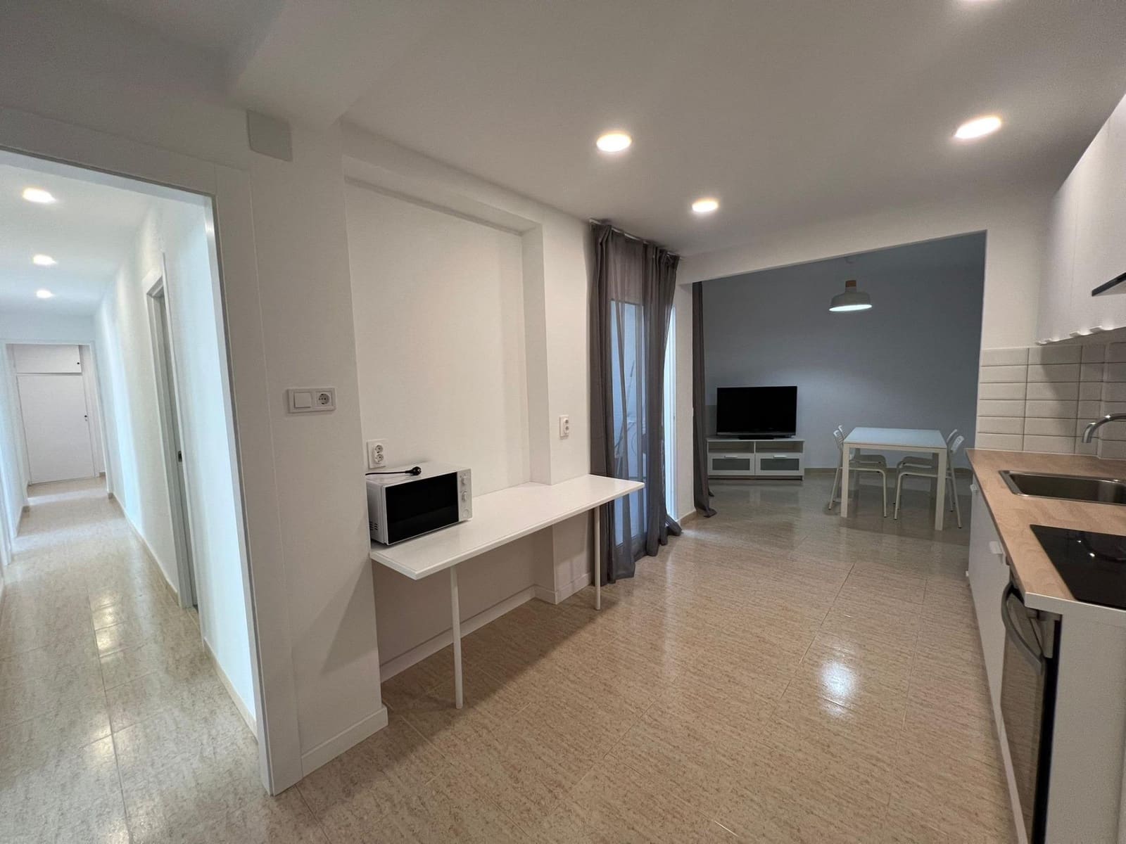 4 quarto Apartamento para arrendar em Alicante cidade - 1 300 € (Ref: 9450242)