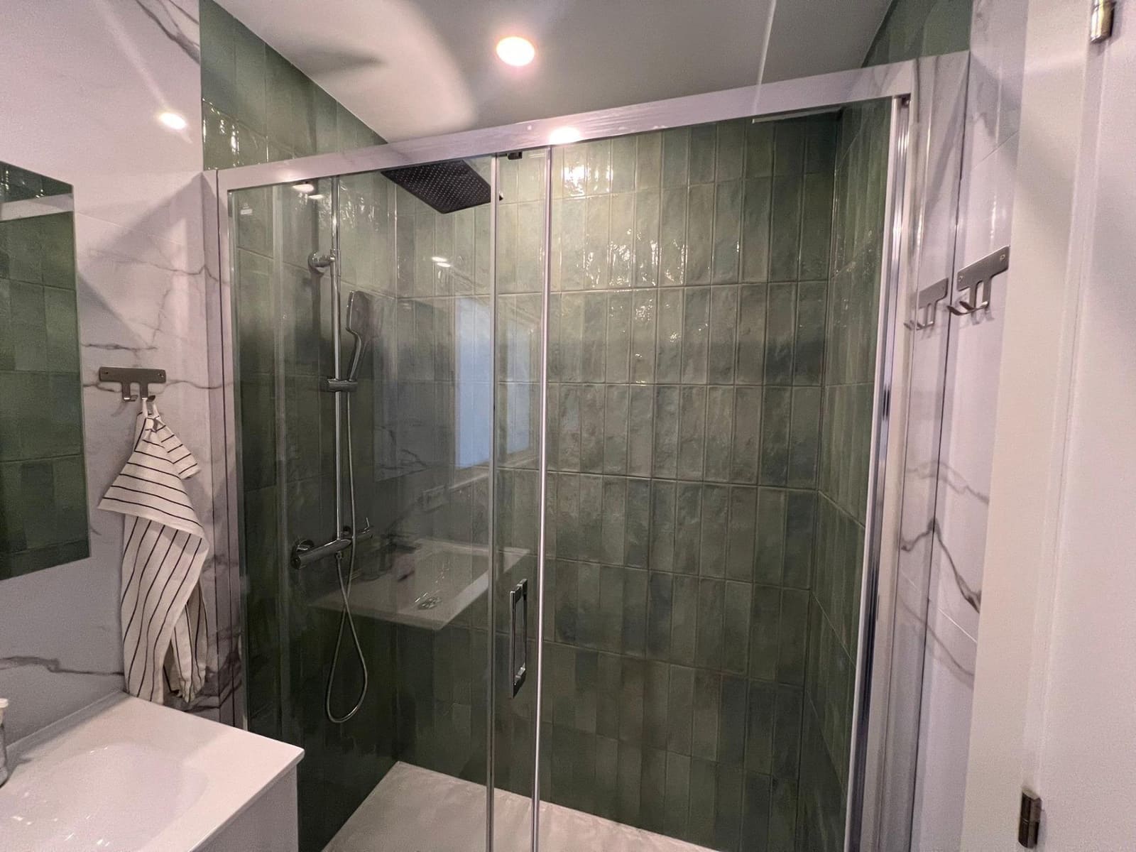 4 quarto Apartamento para arrendar em Alicante cidade - 1 300 € (Ref: 9450242)