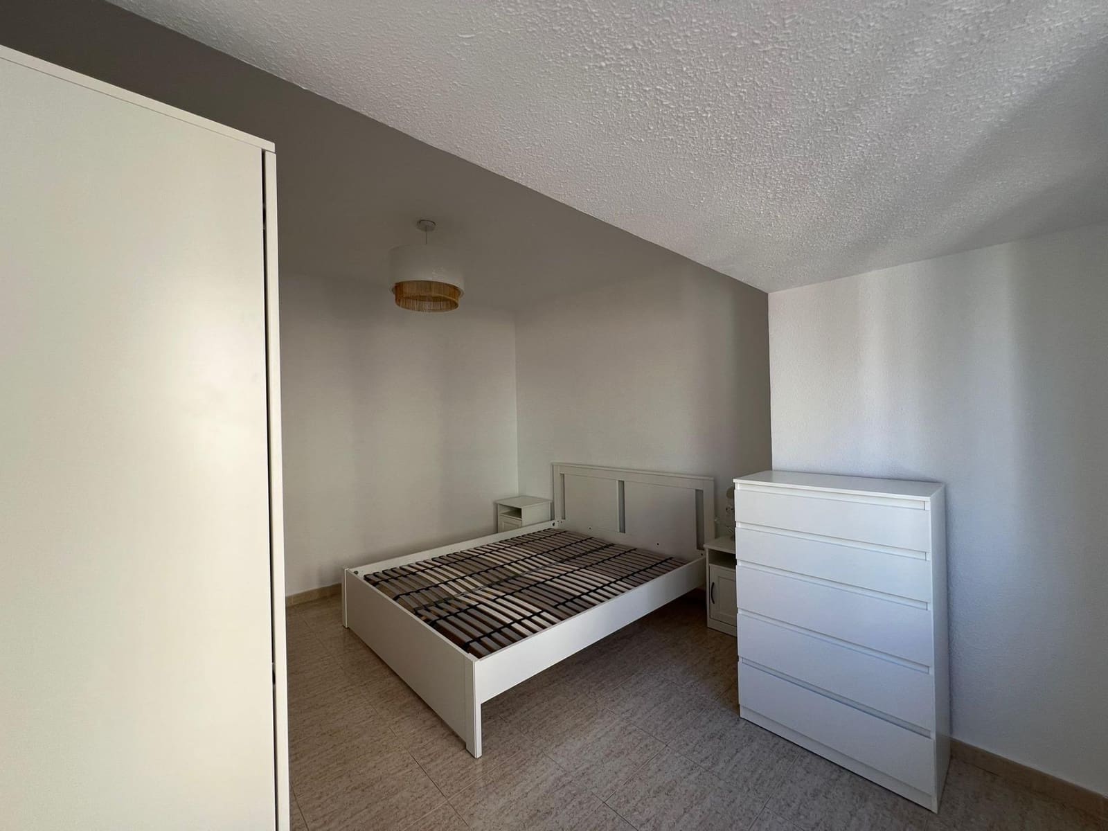 4 quarto Apartamento para arrendar em Alicante cidade - 1 300 € (Ref: 9450242)