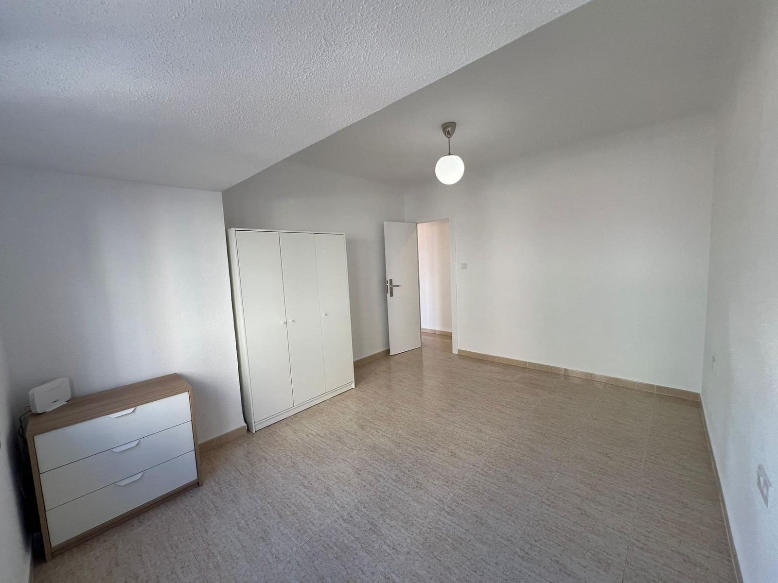 4 quarto Apartamento para arrendar em Alicante cidade - 1 300 € (Ref: 9450242)