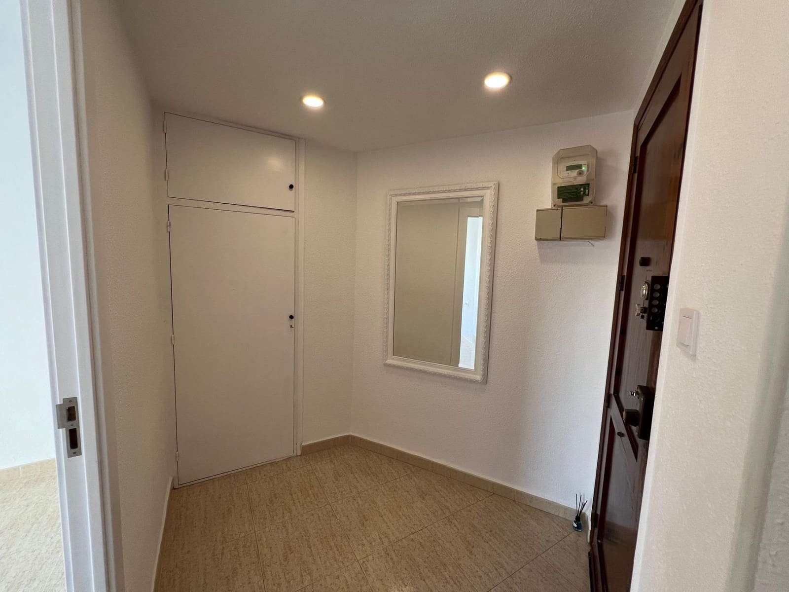 4 quarto Apartamento para arrendar em Alicante cidade - 1 300 € (Ref: 9450242)