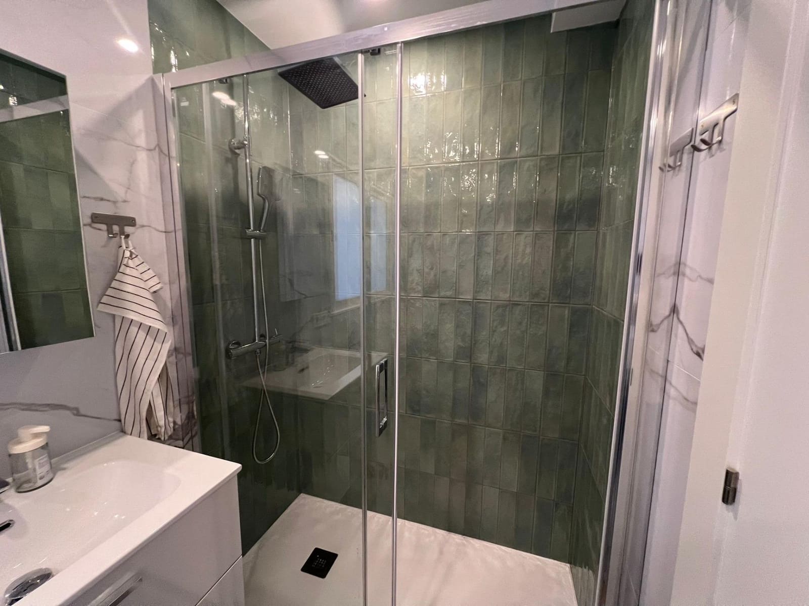 4 quarto Apartamento para arrendar em Alicante cidade - 1 300 € (Ref: 9450242)