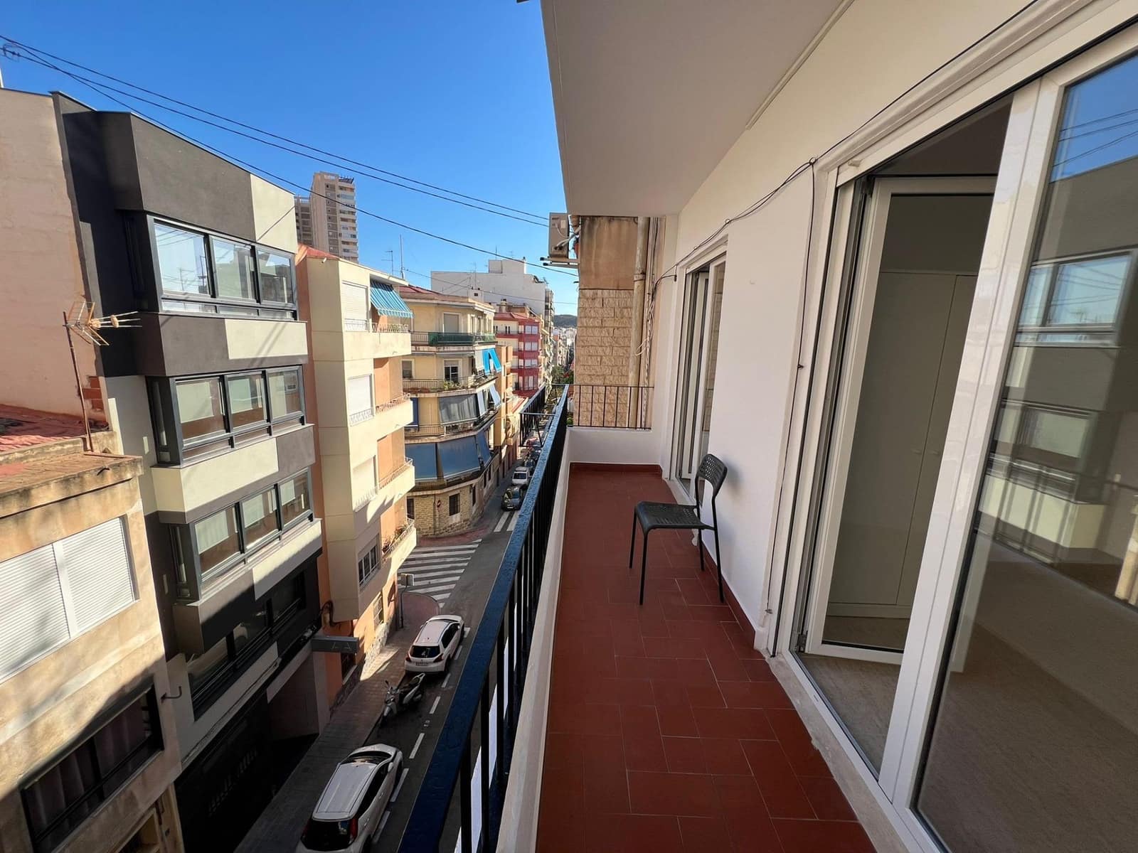 4 quarto Apartamento para arrendar em Alicante cidade - 1 300 € (Ref: 9450242)