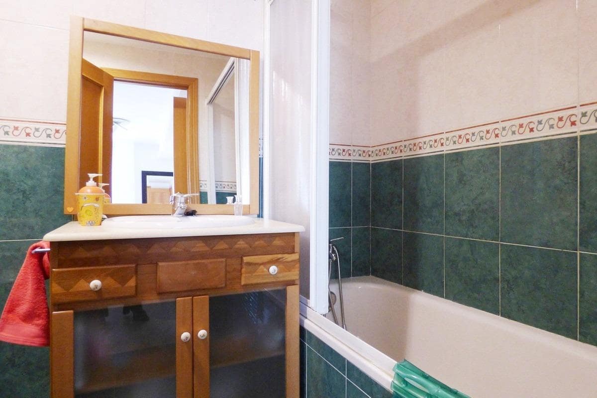2 quarto Apartamento para arrendar em Alicante cidade com piscina garagem - 1 100 € (Ref: 9450244)