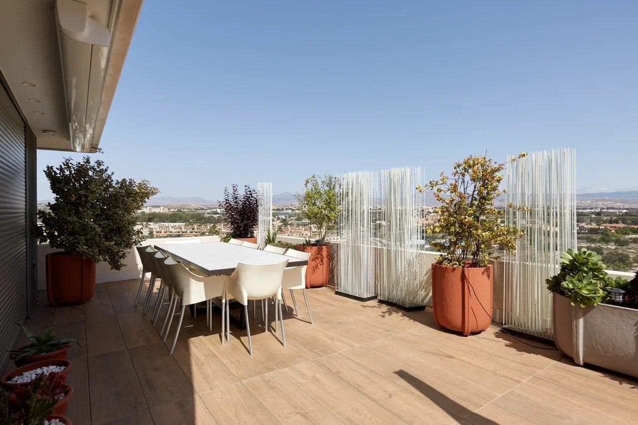 3 bedroom Flat for rent in Playa de San Juan with pool garage - € 4,100 (Ref: 9452241)