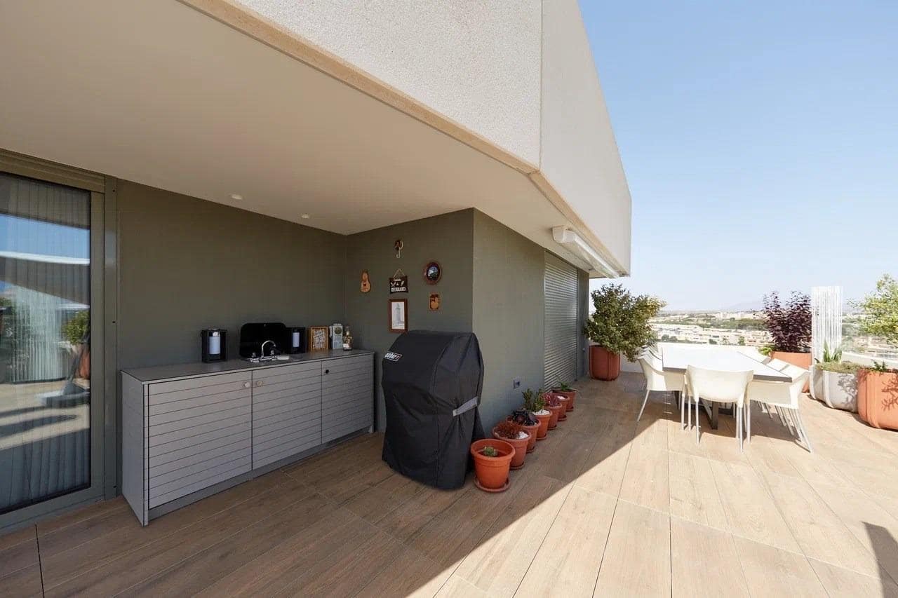 3 bedroom Flat for rent in Playa de San Juan with pool garage - € 4,100 (Ref: 9452241)