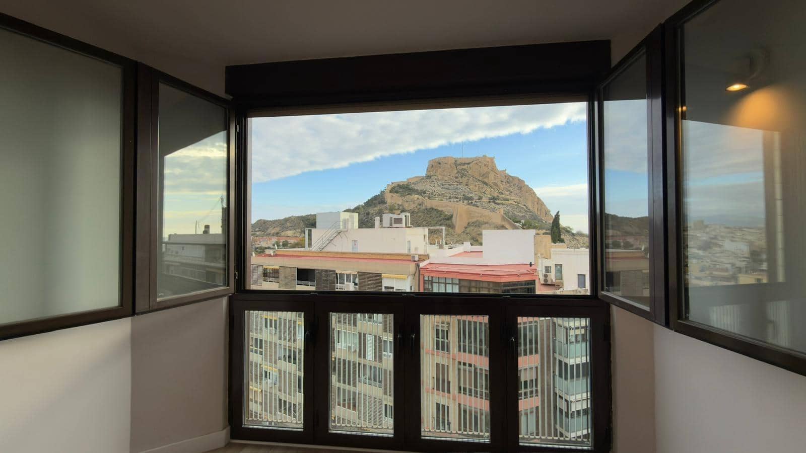 3 slaapkamer Flat te koop in Alicante stad - € 525.000 (Ref: 9456378)