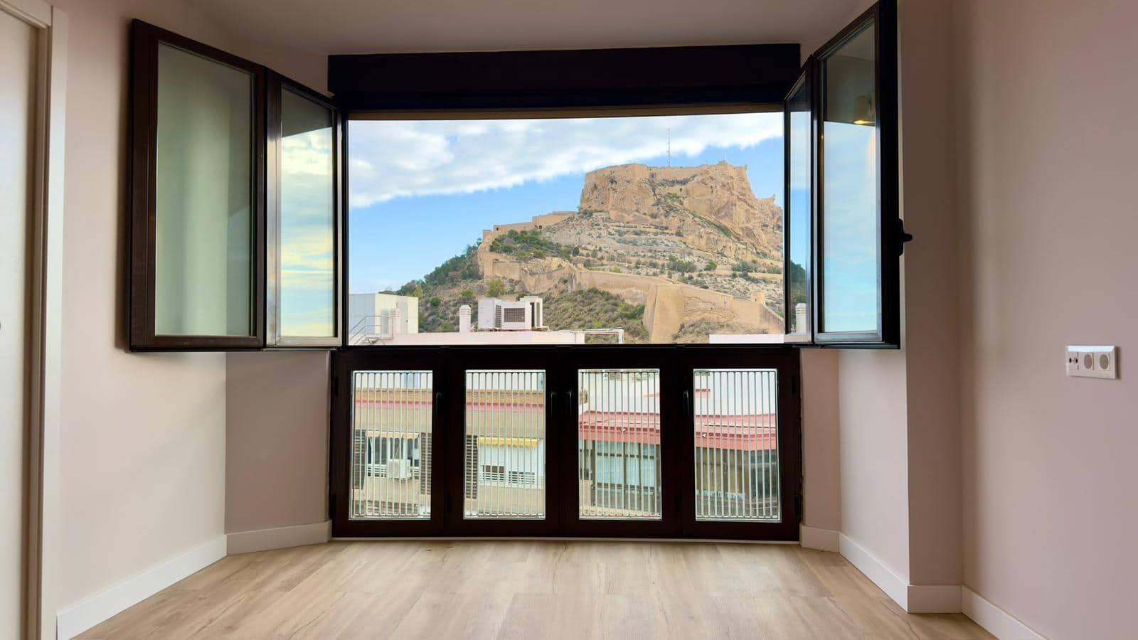 3 makuuhuone Asunto myytävänä paikassa Alicante kaupunki - 525 000 € (Ref: 9456378)