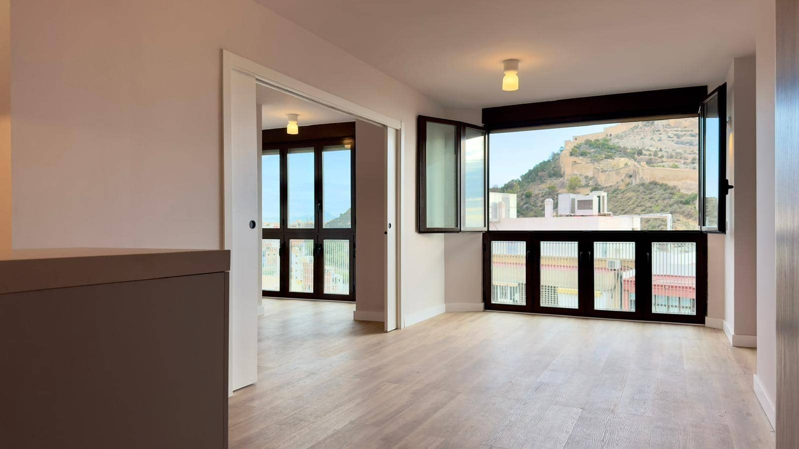 3 makuuhuone Asunto myytävänä paikassa Alicante kaupunki - 525 000 € (Ref: 9456378)