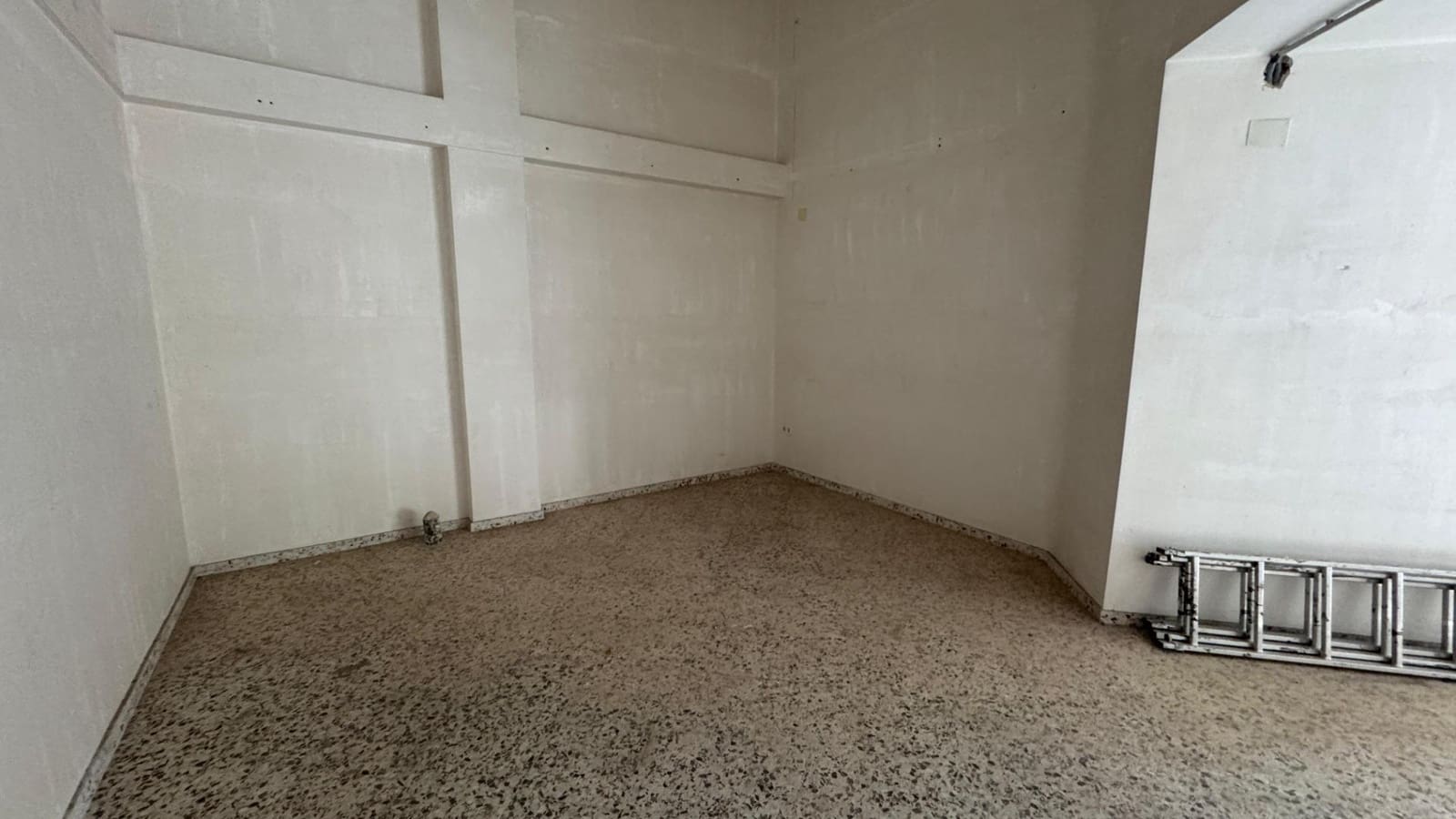 Kommersiell att hyra i Alicante stad - 700 € (Ref: 9462462)