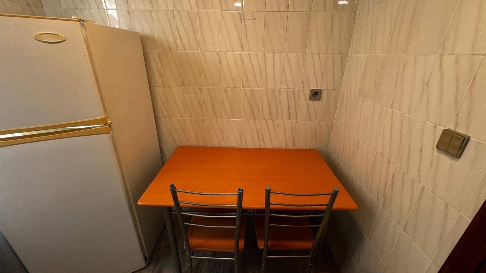 4 soveværelse Penthouse til leje i Alicante by - € 890 (Ref: 9465850)