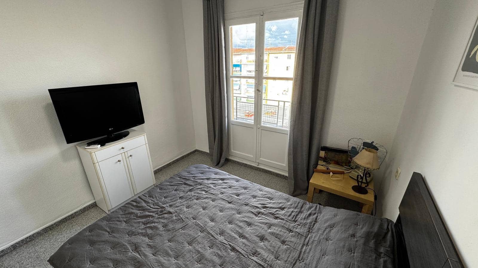 4 soveværelse Penthouse til leje i Alicante by - € 890 (Ref: 9465850)