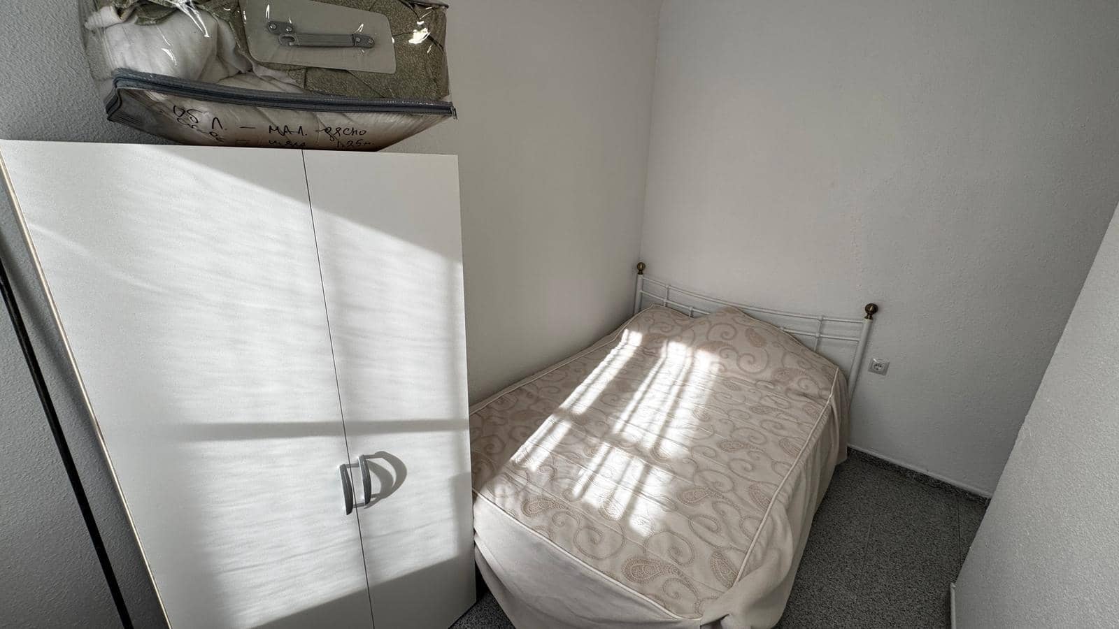 4 soveværelse Penthouse til leje i Alicante by - € 890 (Ref: 9465850)