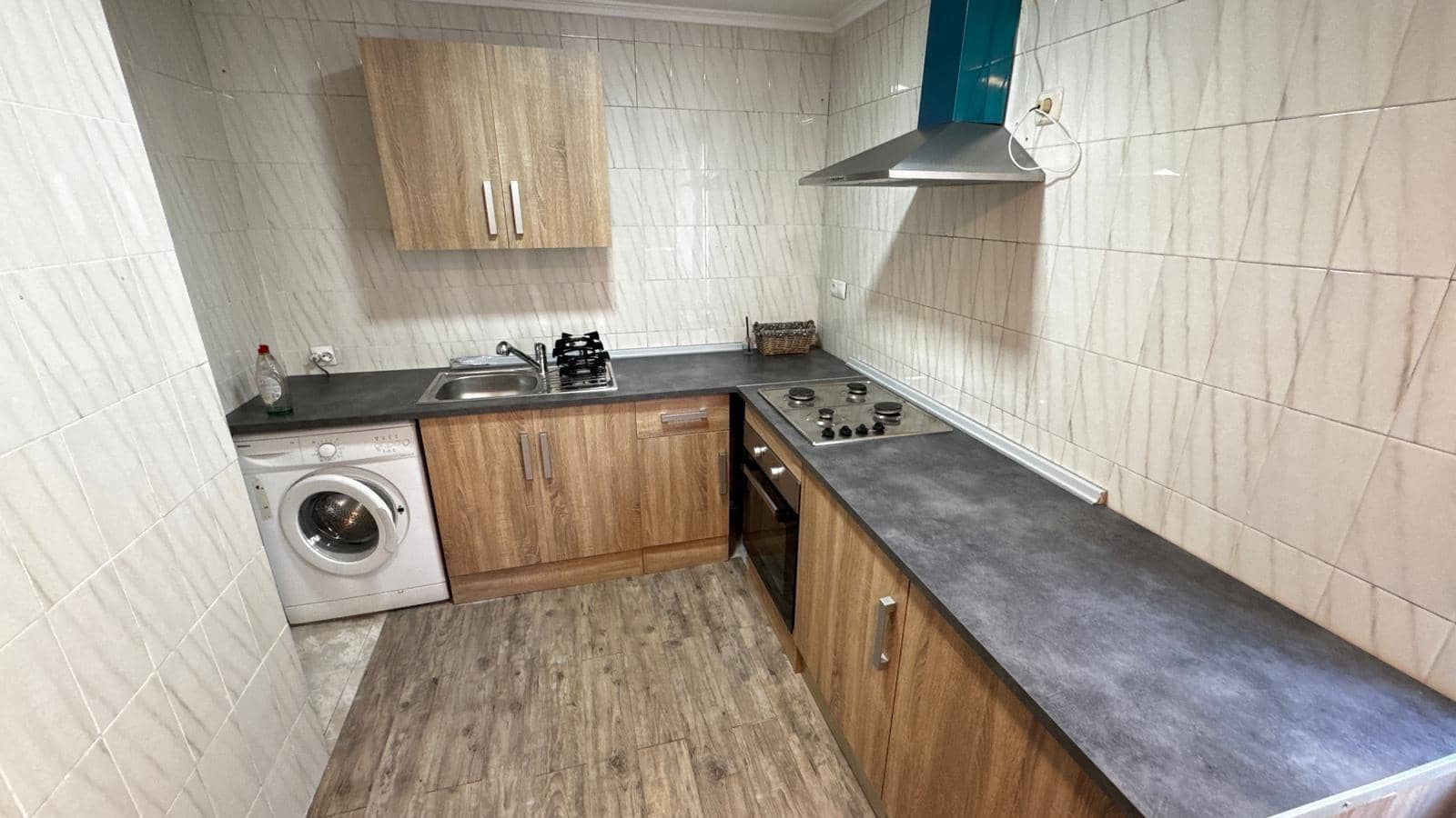 4 soveværelse Penthouse til leje i Alicante by - € 890 (Ref: 9465850)