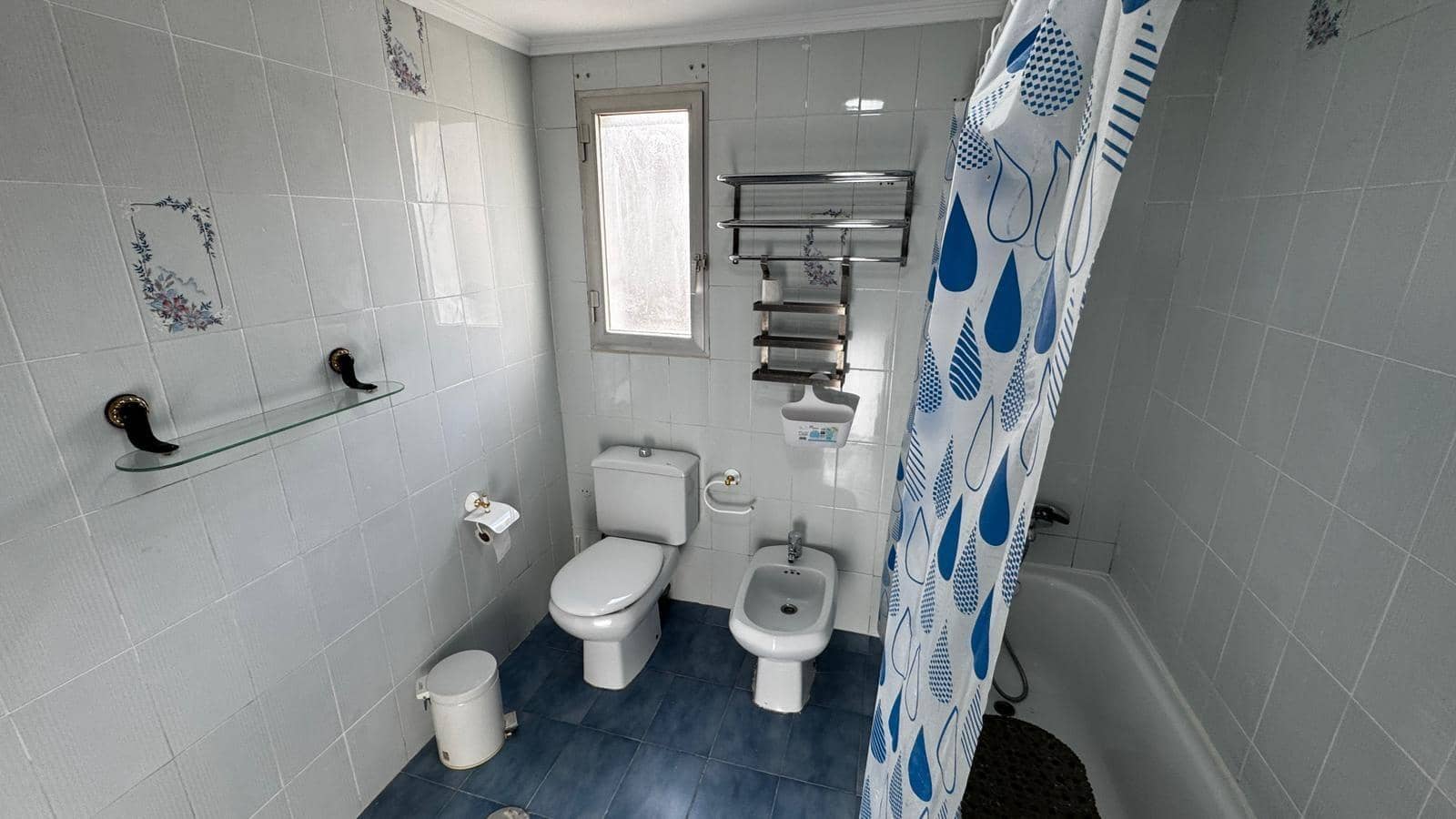 4 soveværelse Penthouse til leje i Alicante by - € 890 (Ref: 9465850)