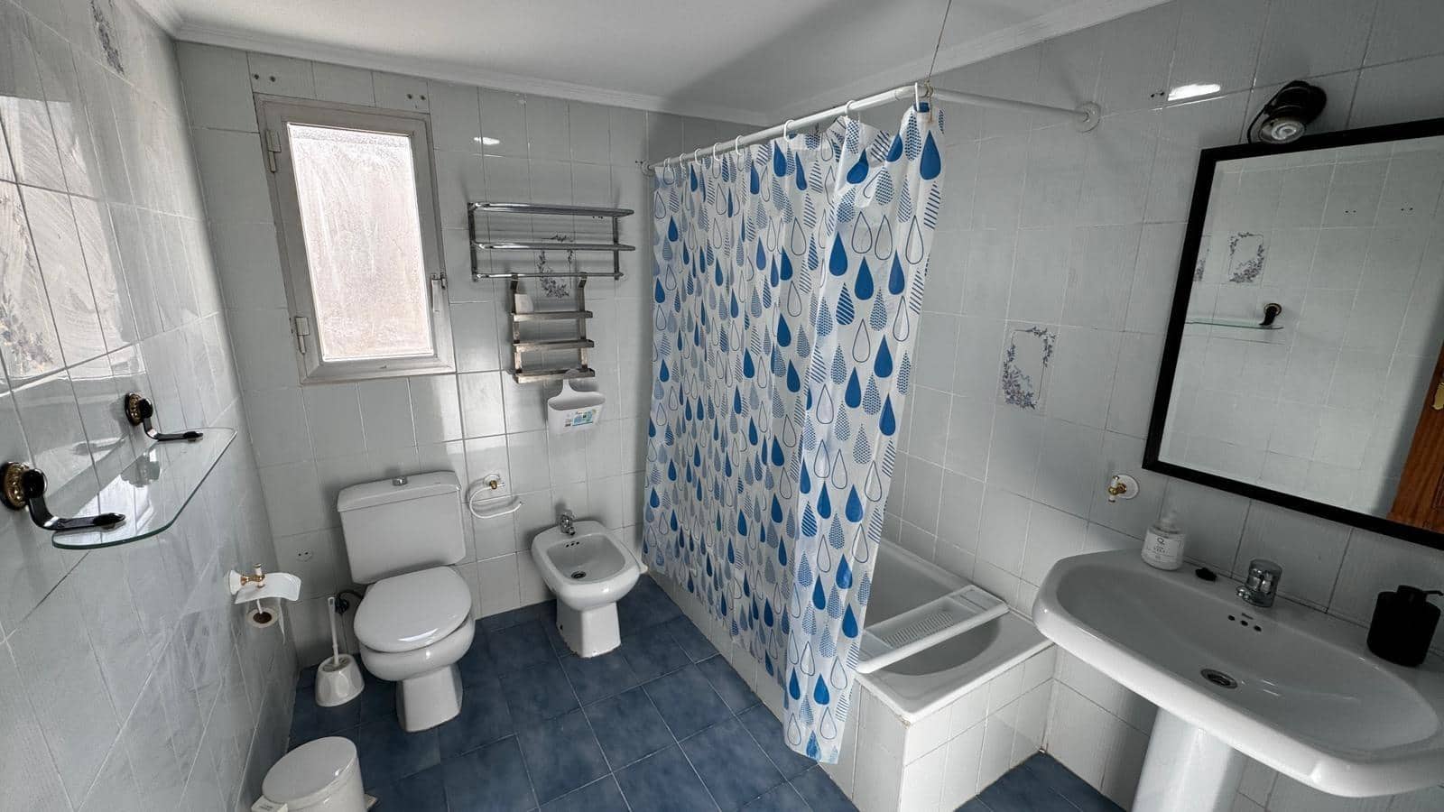 4 soveværelse Penthouse til leje i Alicante by - € 890 (Ref: 9465850)