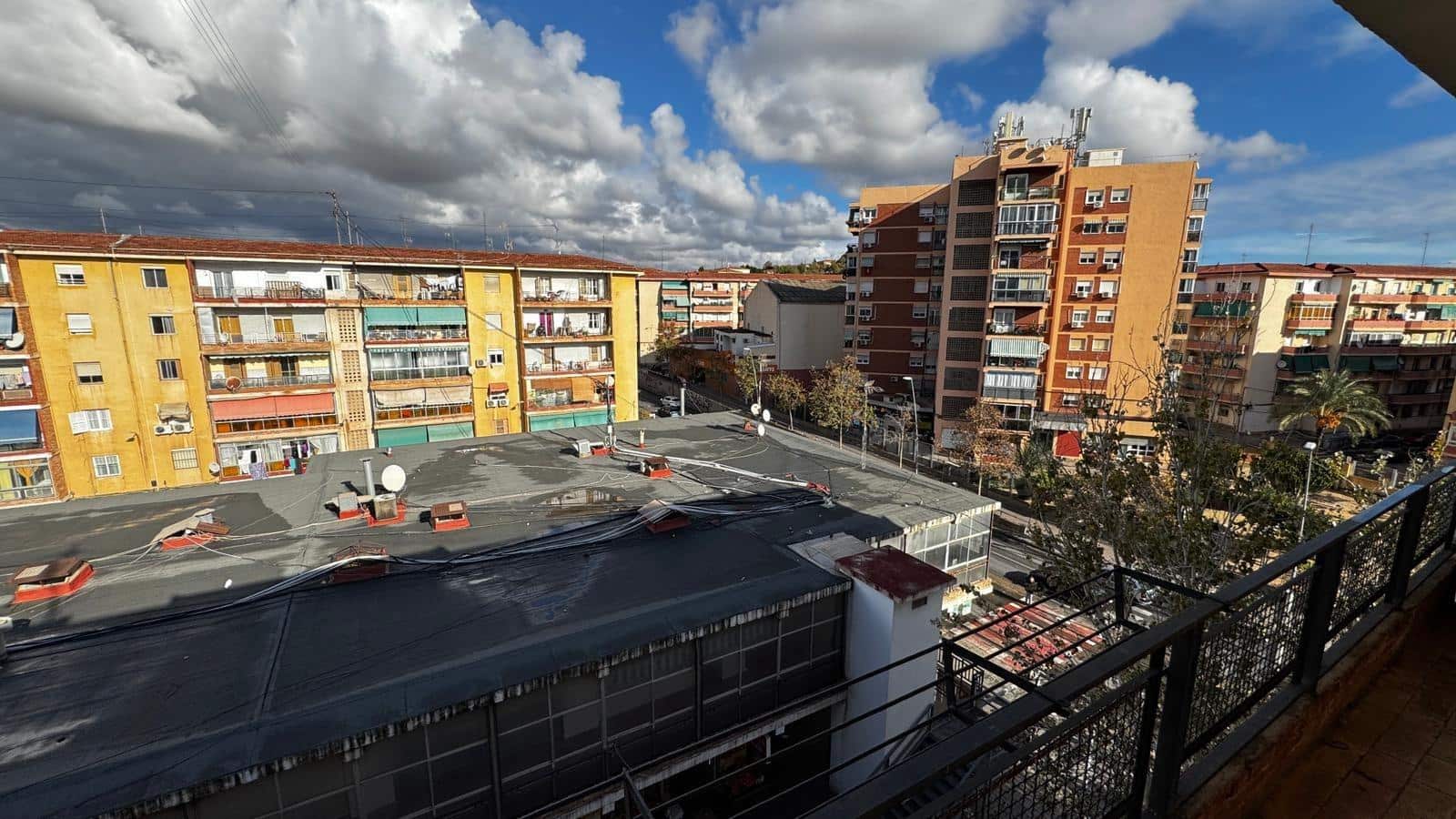 4 soveværelse Penthouse til leje i Alicante by - € 890 (Ref: 9465850)