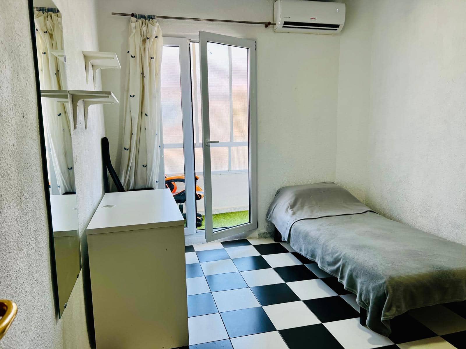 3 bedroom Apartment for sale in Alicante / Alacant city - € 94,900 (Ref: 9470521)