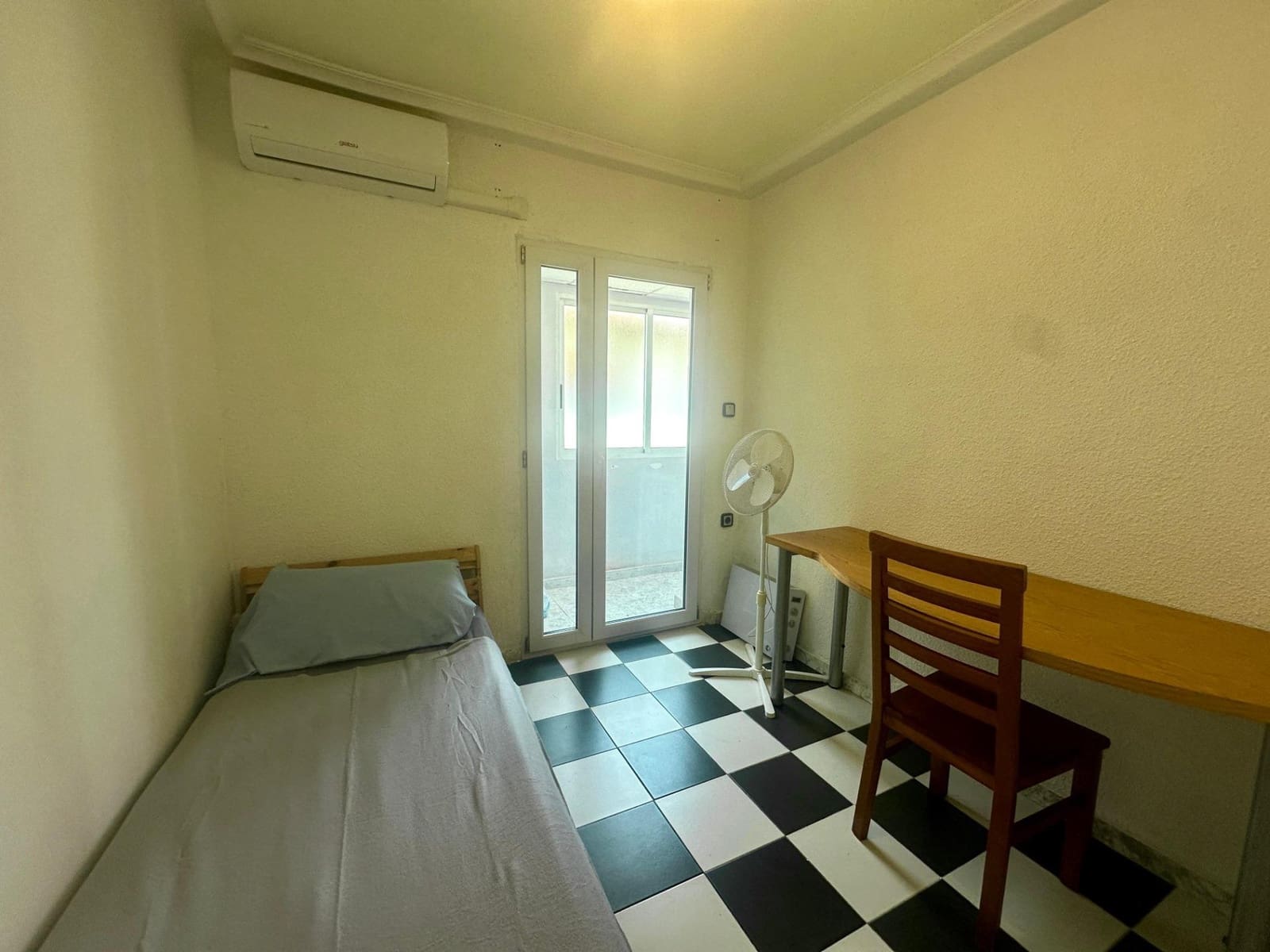 3 bedroom Apartment for sale in Alicante / Alacant city - € 94,900 (Ref: 9470521)