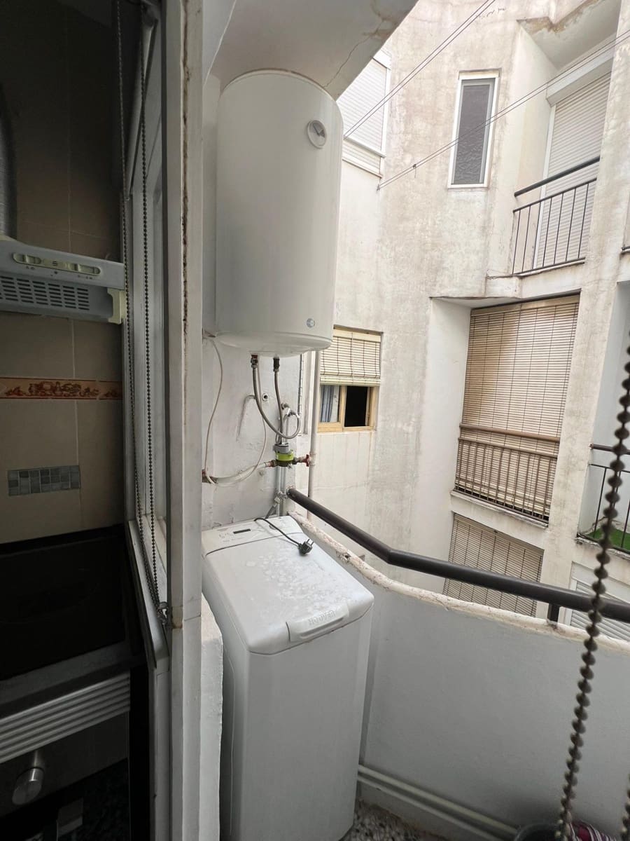 2 soveværelse Lejlighed til leje i Alicante by - € 1.050 (Ref: 9471220)