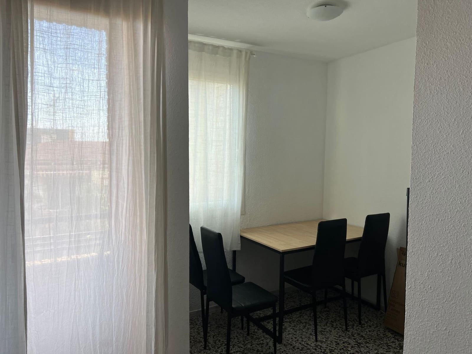 2 soveværelse Lejlighed til leje i Alicante by - € 1.050 (Ref: 9471220)