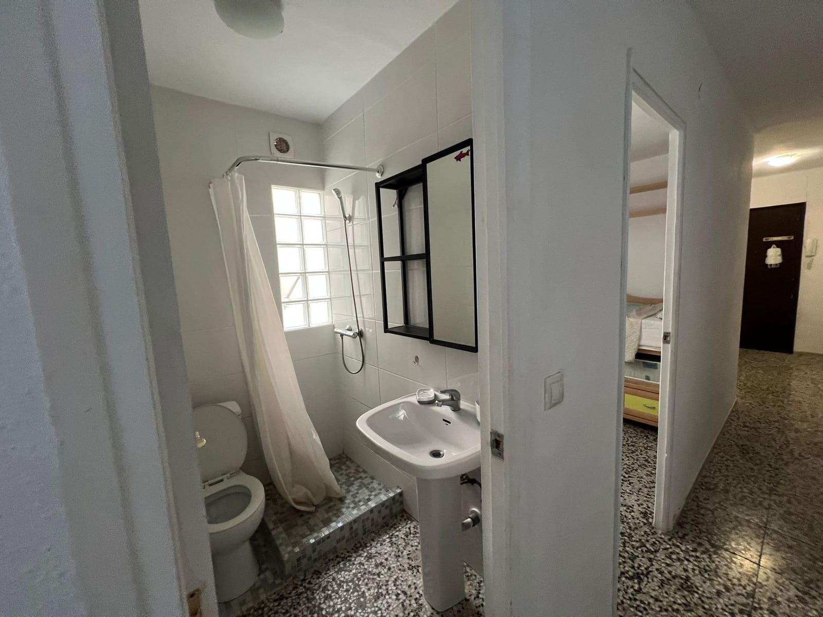 2 soveværelse Lejlighed til leje i Alicante by - € 1.050 (Ref: 9471220)