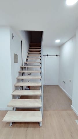 Kommersiell til leie i Alicante by - € 850 (Ref: 9474972)