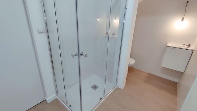 Kommersiell til leie i Alicante by - € 850 (Ref: 9474972)