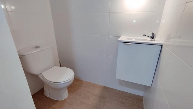 Kommersiell til leie i Alicante by - € 850 (Ref: 9474972)