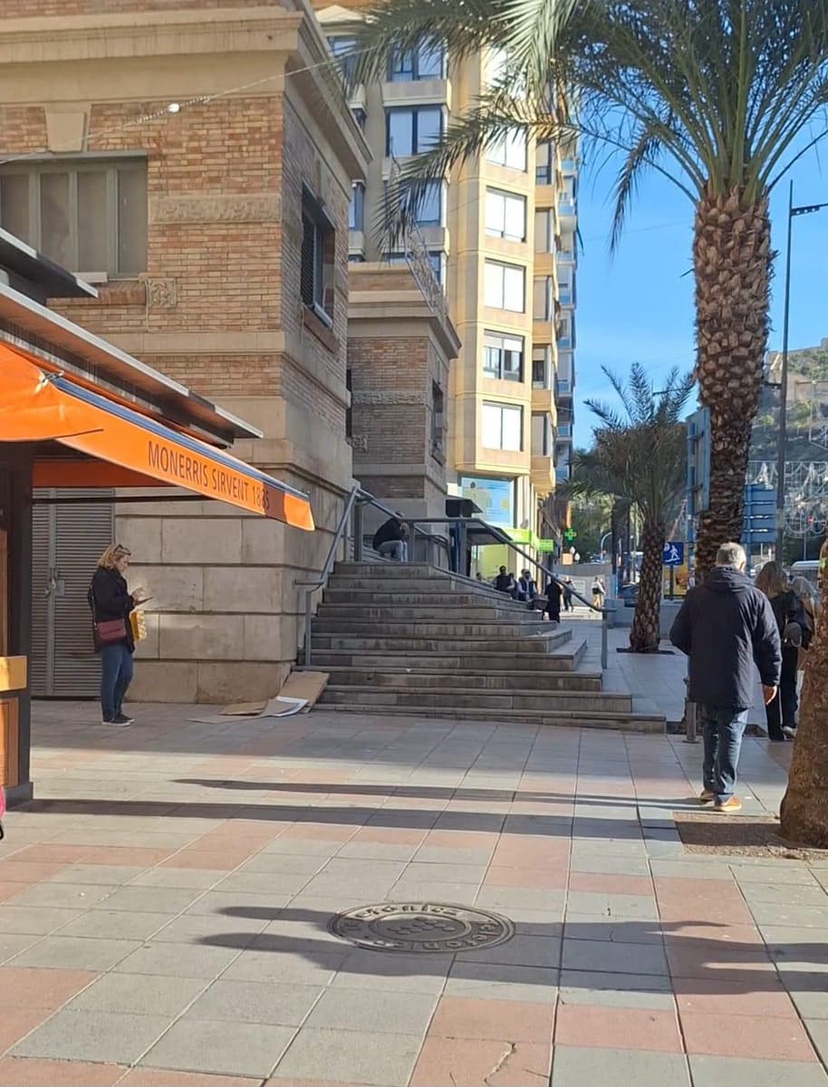 1 bedroom Business for sale in Alicante / Alacant city - € 150,000 (Ref: 9481268)