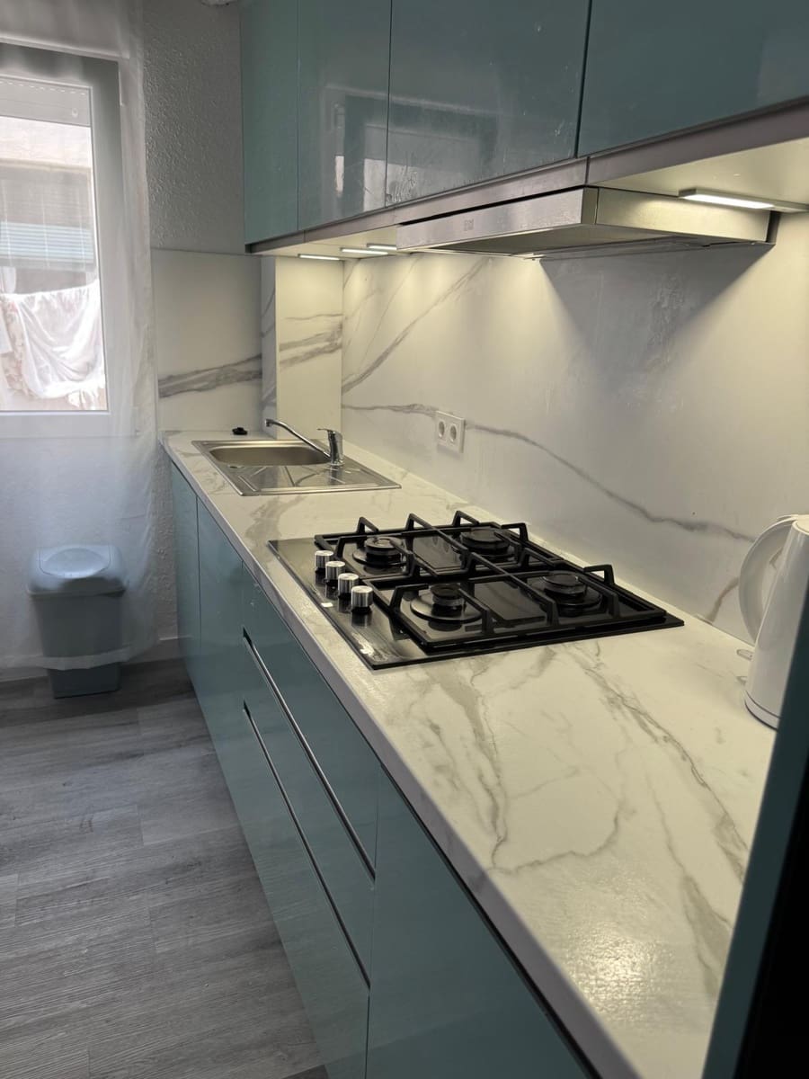 3 soverom Leilighet til leie i Alicante by - € 1 000 (Ref: 9482110)