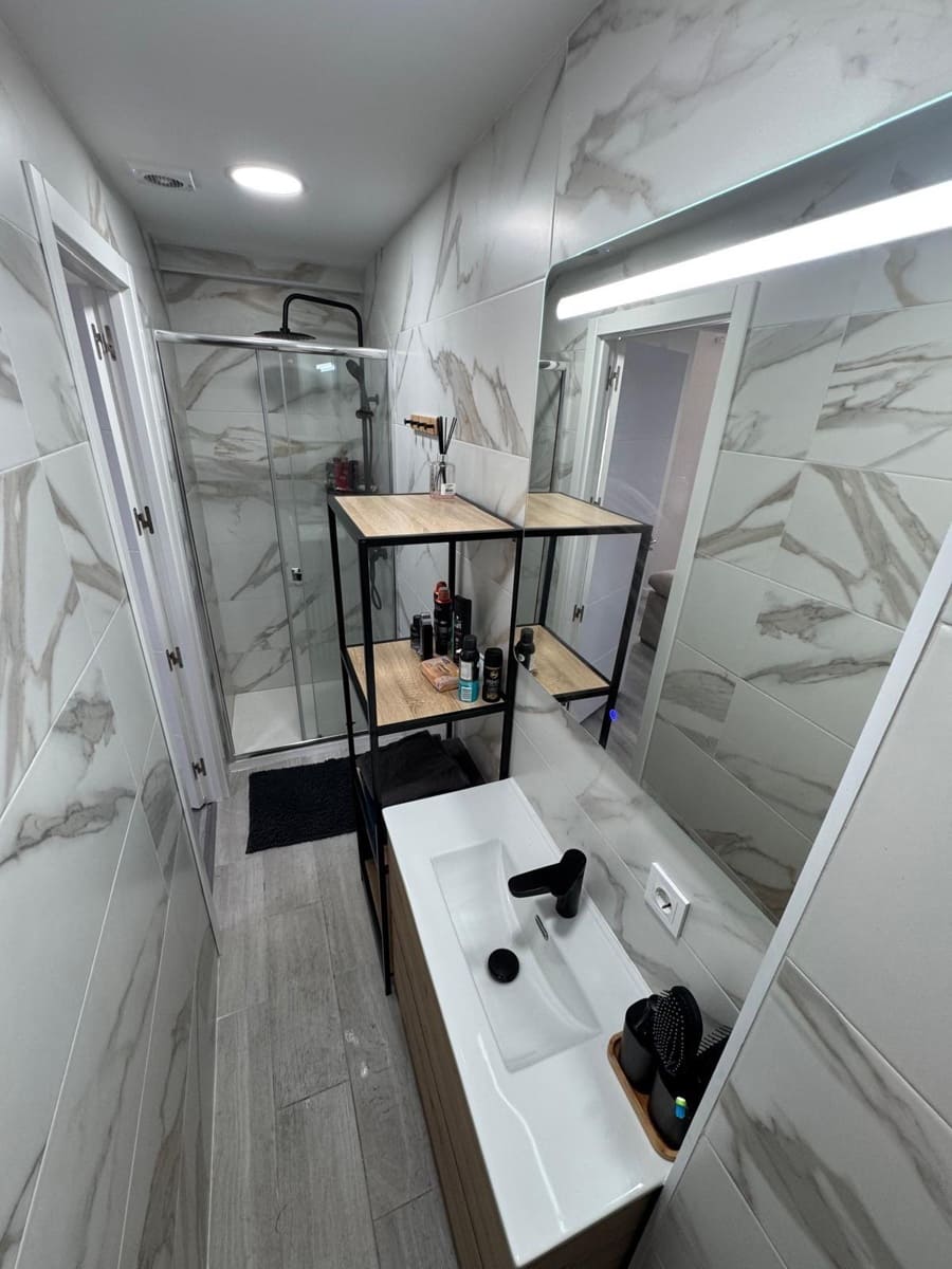 3 soverom Leilighet til leie i Alicante by - € 1 000 (Ref: 9482110)