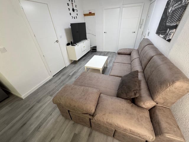 Appartement de 3 chambres à louer à Alicante ville - 1 000 € (Ref: 9482110)