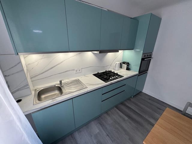 Appartement de 3 chambres à louer à Alicante ville - 1 000 € (Ref: 9482110)