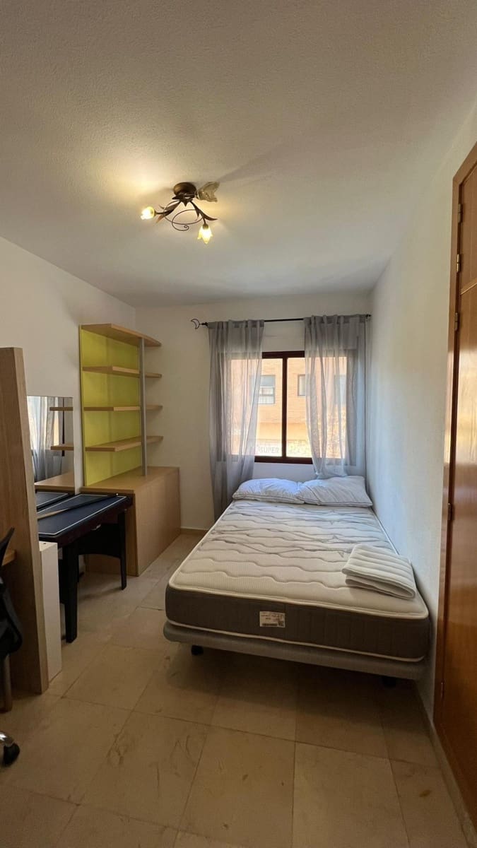 3 bedroom Apartment for rent in Alicante / Alacant city with pool - € 1,350 (Ref: 9491518)