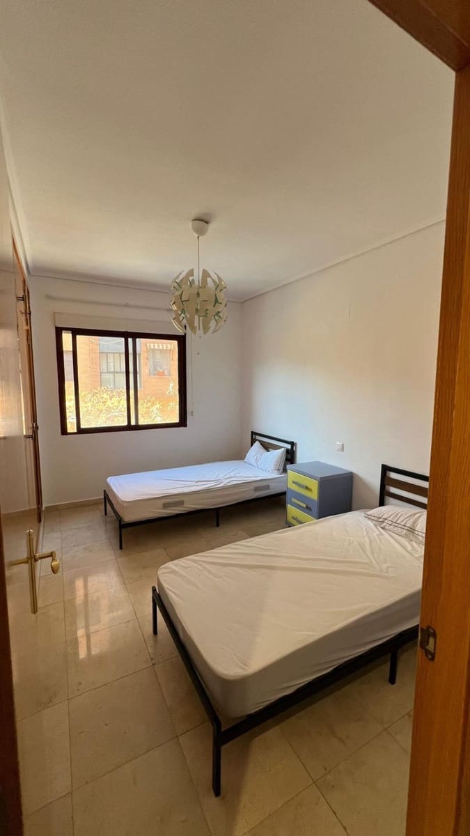 3 bedroom Apartment for rent in Alicante / Alacant city with pool - € 1,350 (Ref: 9491518)