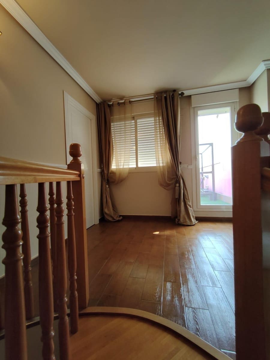 3 bedroom Penthouse for rent in La Villajoyosa / Vila Joiosa with pool - € 1,900 (Ref: 9497510)