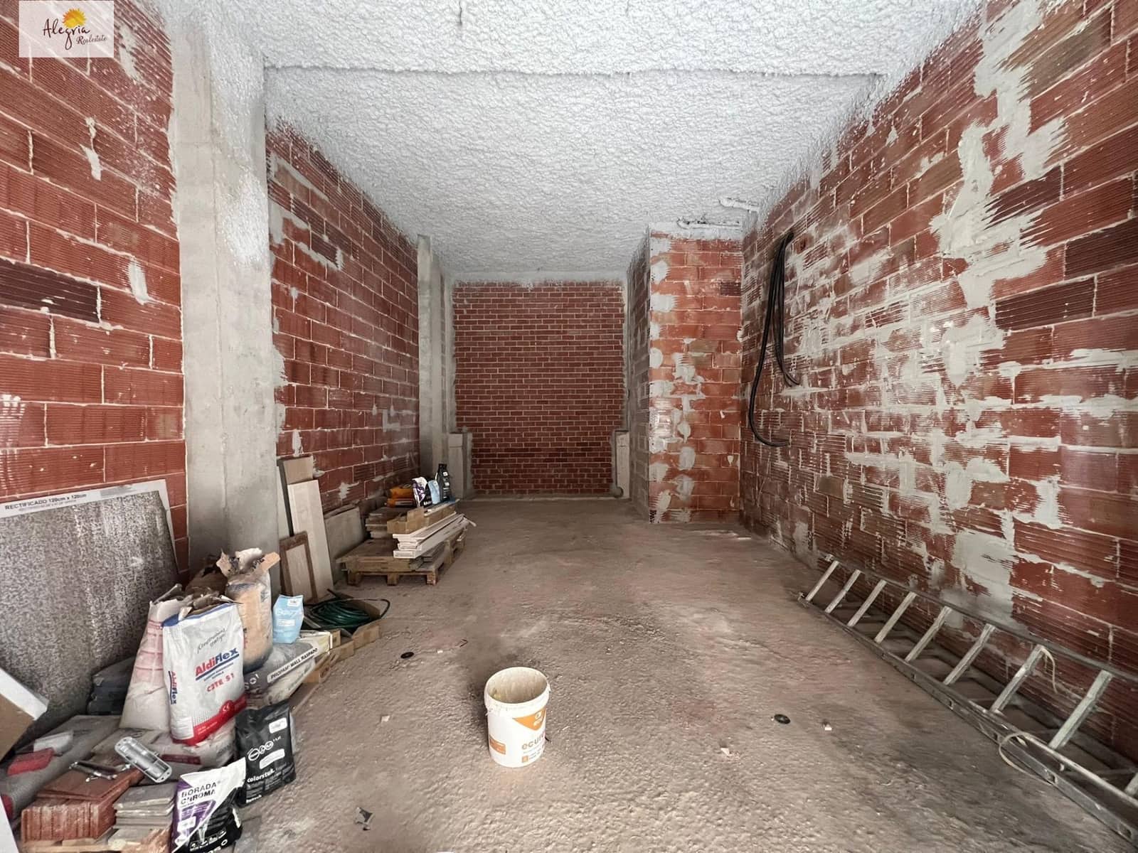 Local Comercial en València ciudad en alquiler - 500 € (Ref: 9504396)