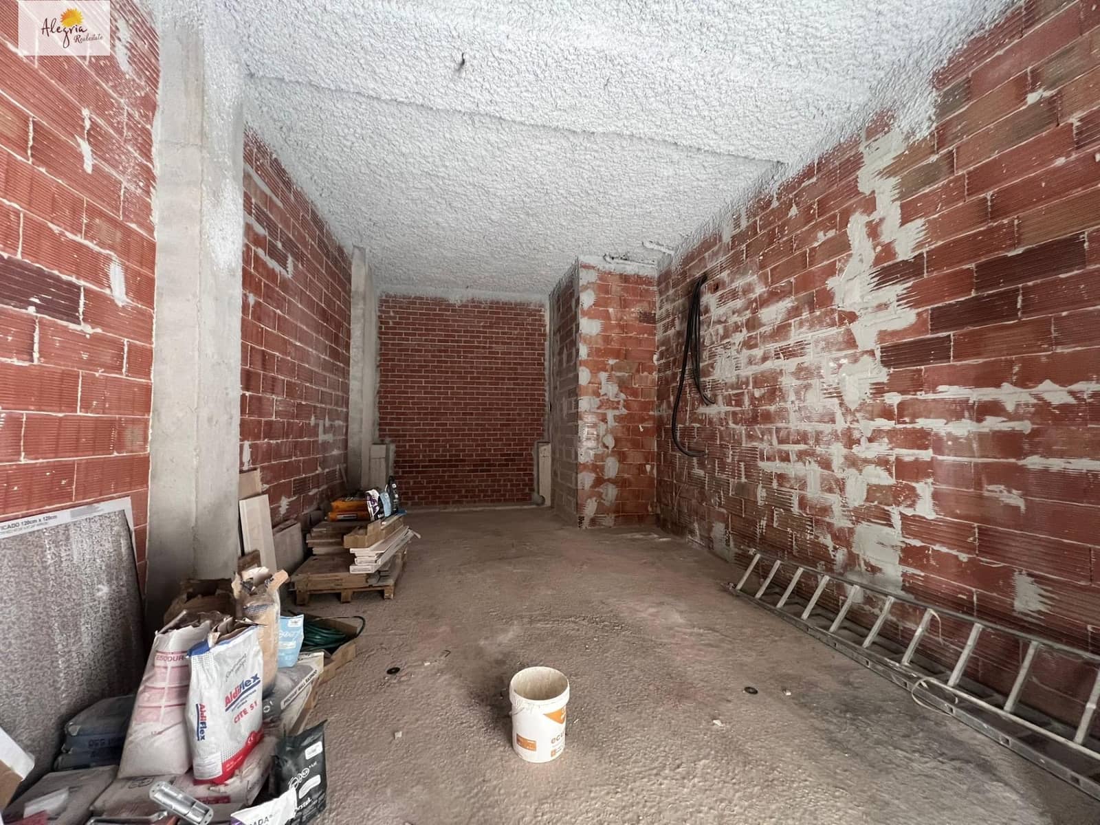 Local Comercial en València ciudad en alquiler - 500 € (Ref: 9504396)