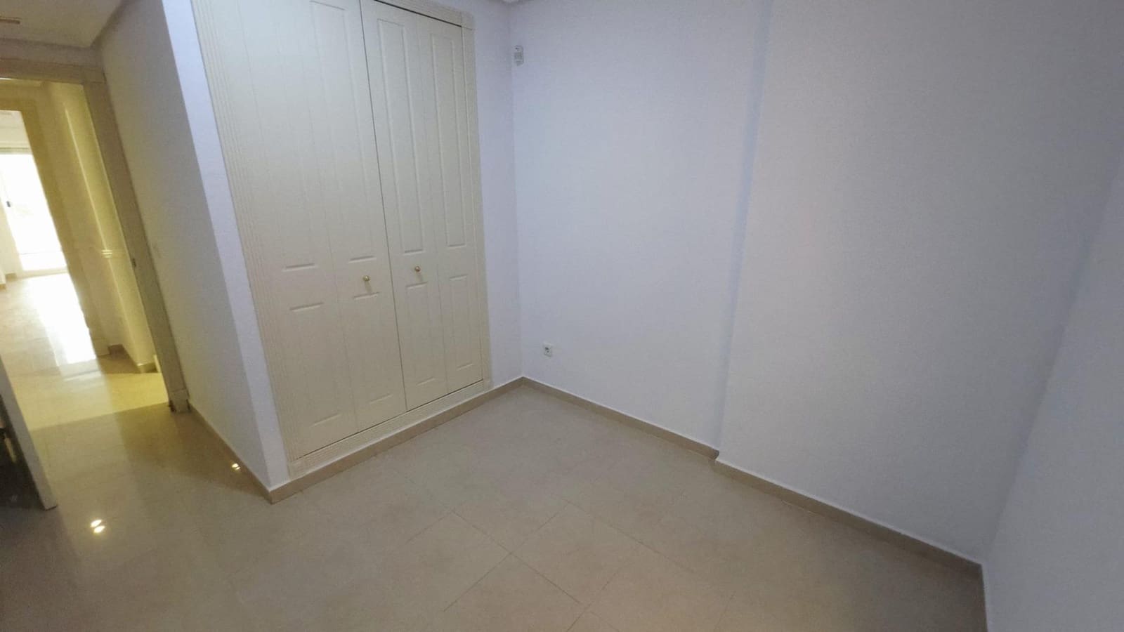 2 slaapkamer Flat te koop in Playa de San Juan met zwembad garage - € 450.000 (Ref: 9521365)