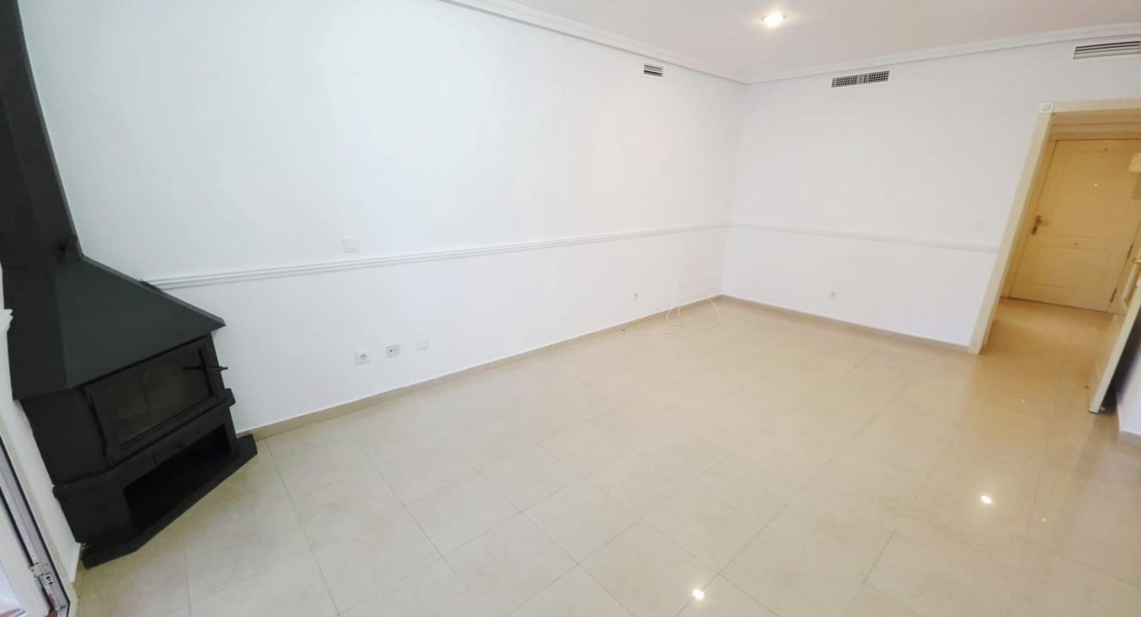 2 slaapkamer Flat te koop in Playa de San Juan met zwembad garage - € 450.000 (Ref: 9521365)