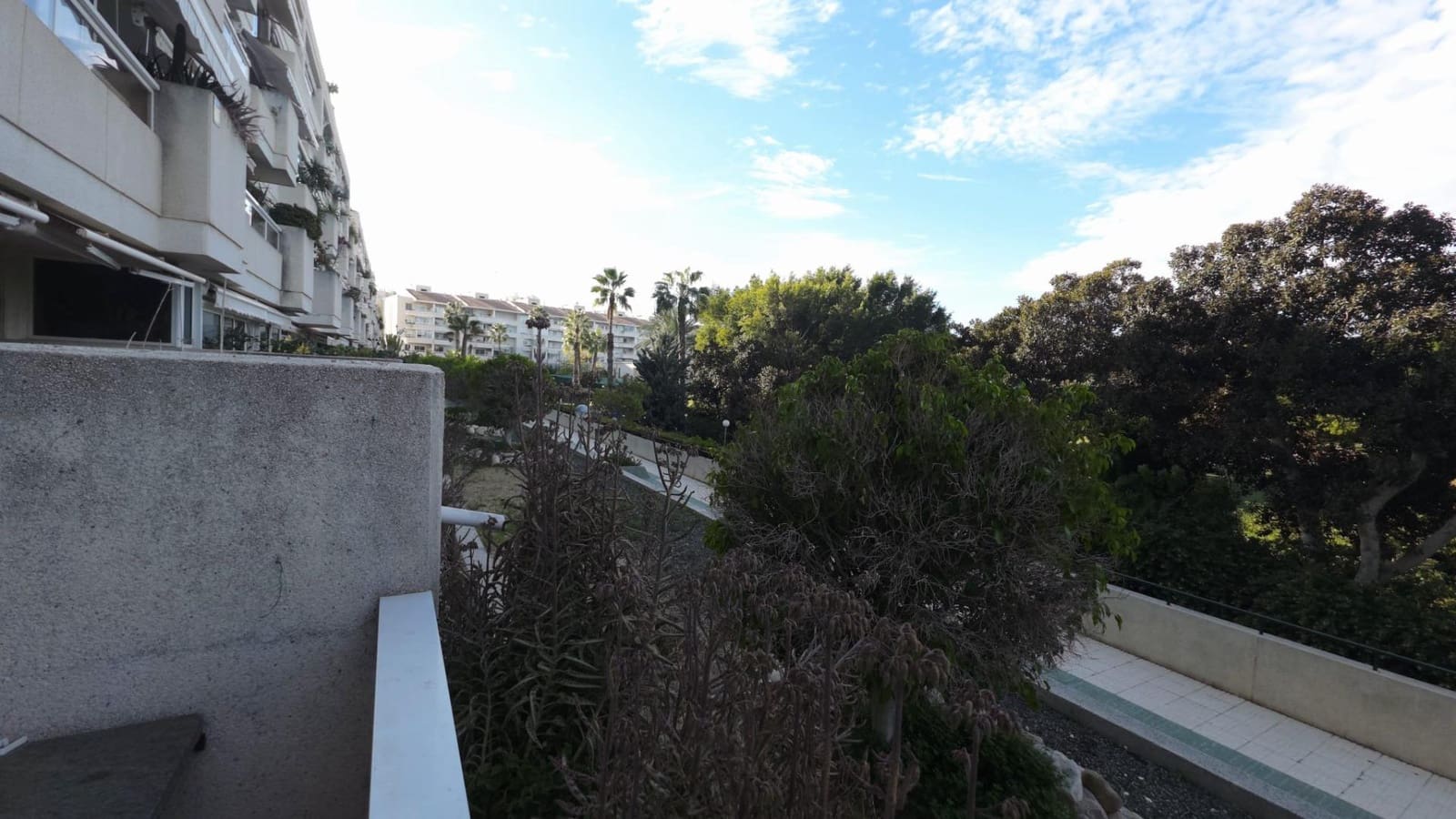 2 slaapkamer Flat te koop in Playa de San Juan met zwembad garage - € 450.000 (Ref: 9521365)