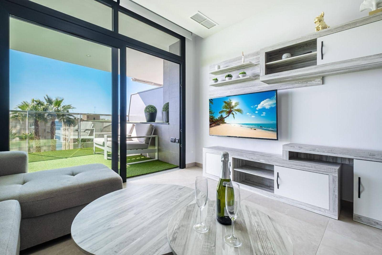 Apartamento de 2 habitaciones en Benidorm en venta con piscina - 580.000 € (Ref: 9524416)