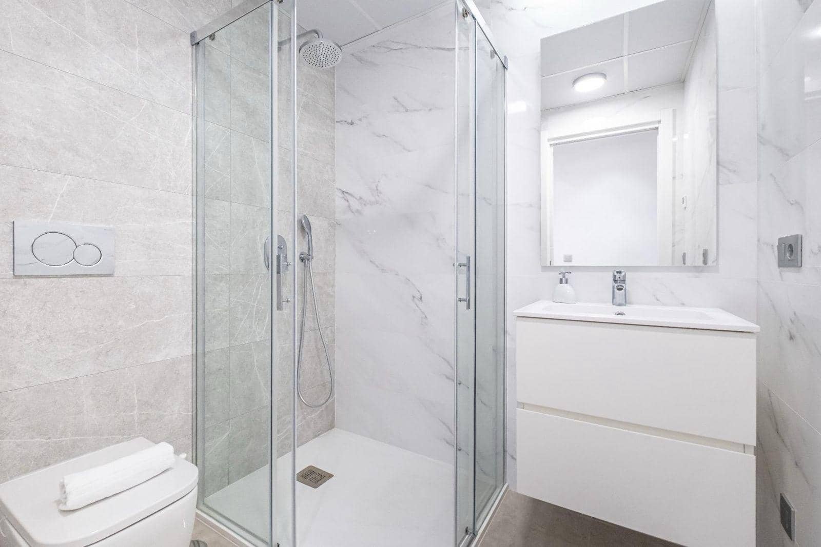 Apartamento de 2 habitaciones en Benidorm en venta con piscina - 580.000 € (Ref: 9524416)