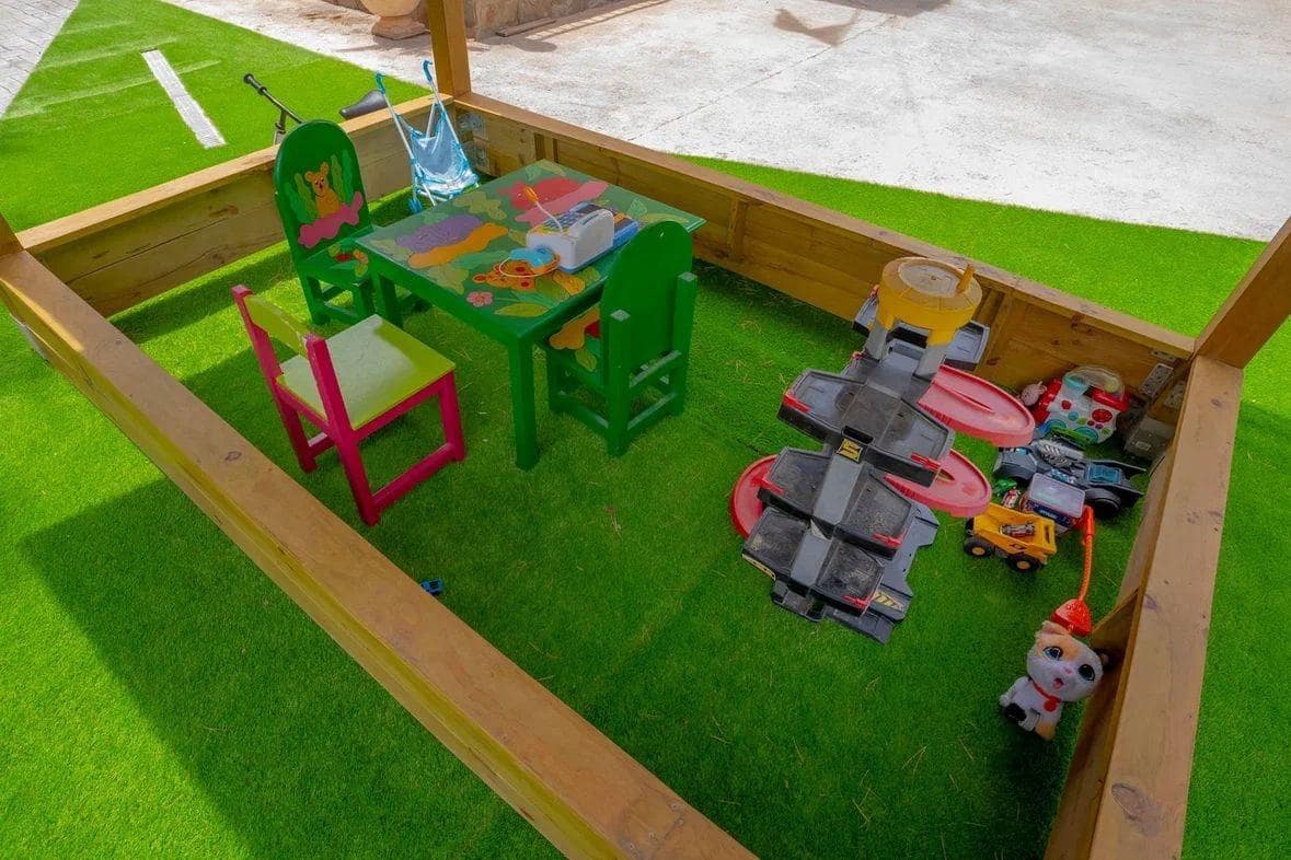 Chalet de 6 habitaciones en Náquera en venta - 985.000 € (Ref: 9527805)