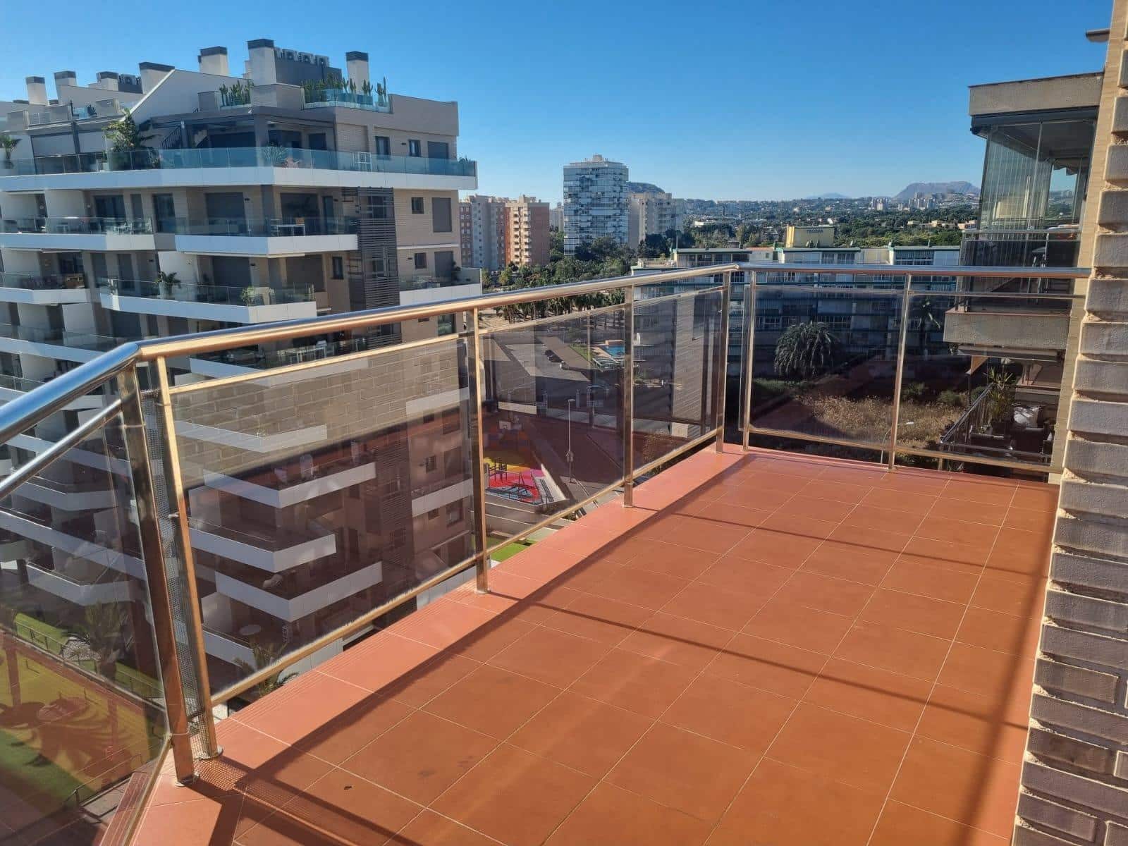 3 makuuhuone Asunto vuokrattavana paikassa Alicante kaupunki mukana uima-altaan 
autotalli - 1 800 € (Ref: 9534512)