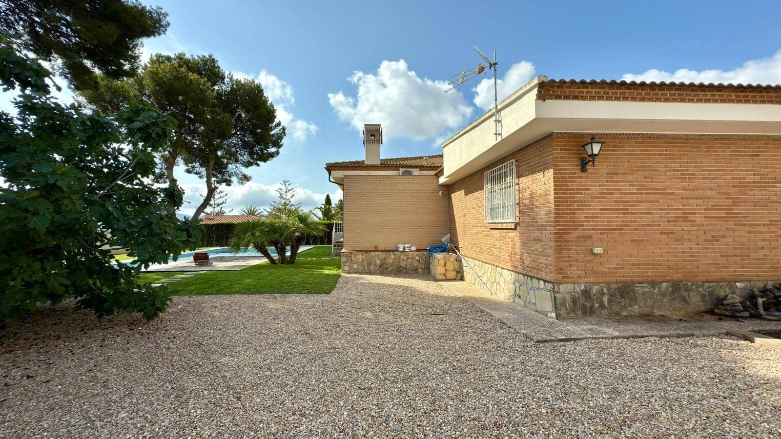 3 bedroom Villa for sale in La Nucia with pool - € 970,000 (Ref: 9536294)