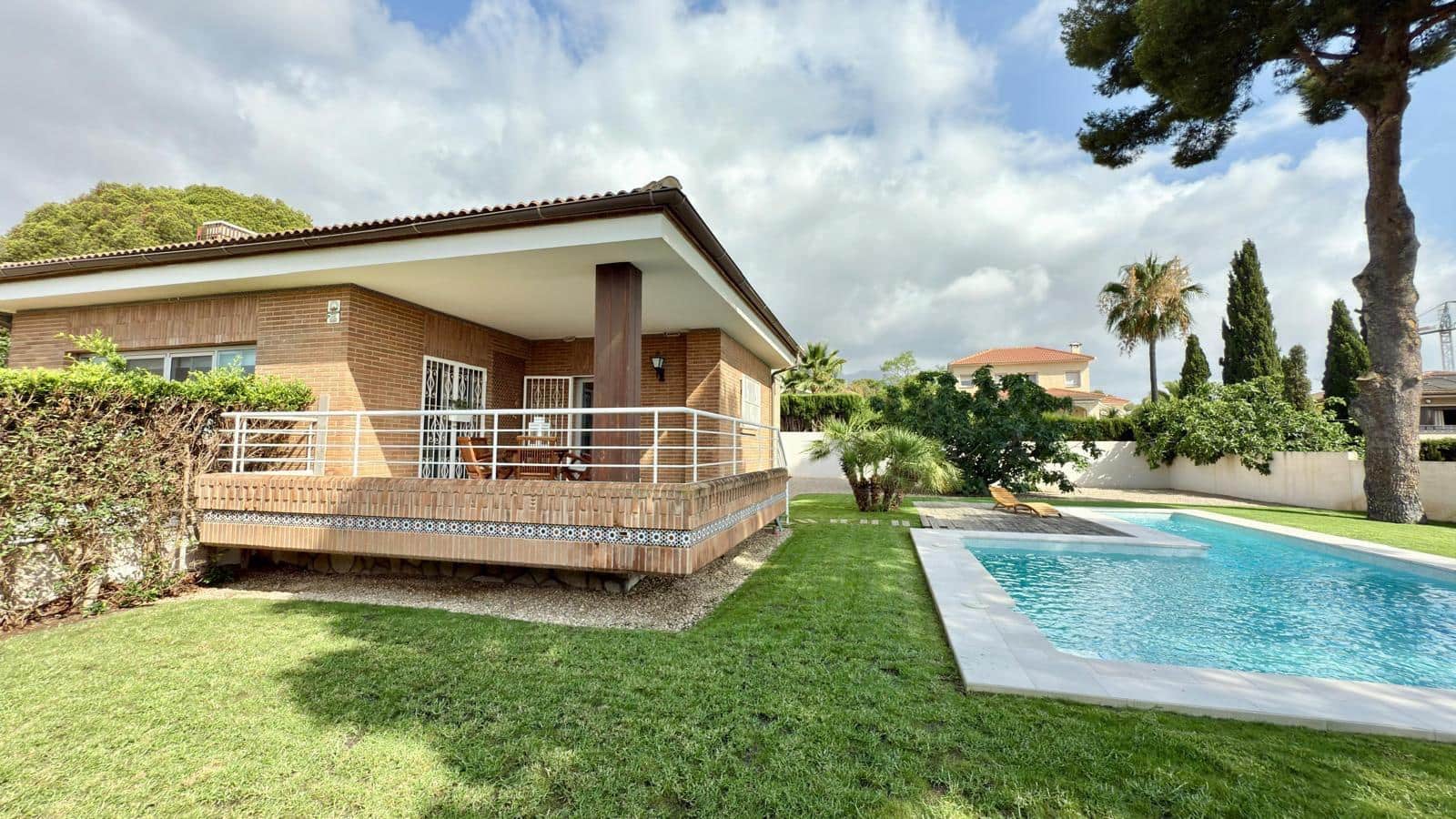 3 bedroom Villa for sale in La Nucia with pool - € 970,000 (Ref: 9536294)